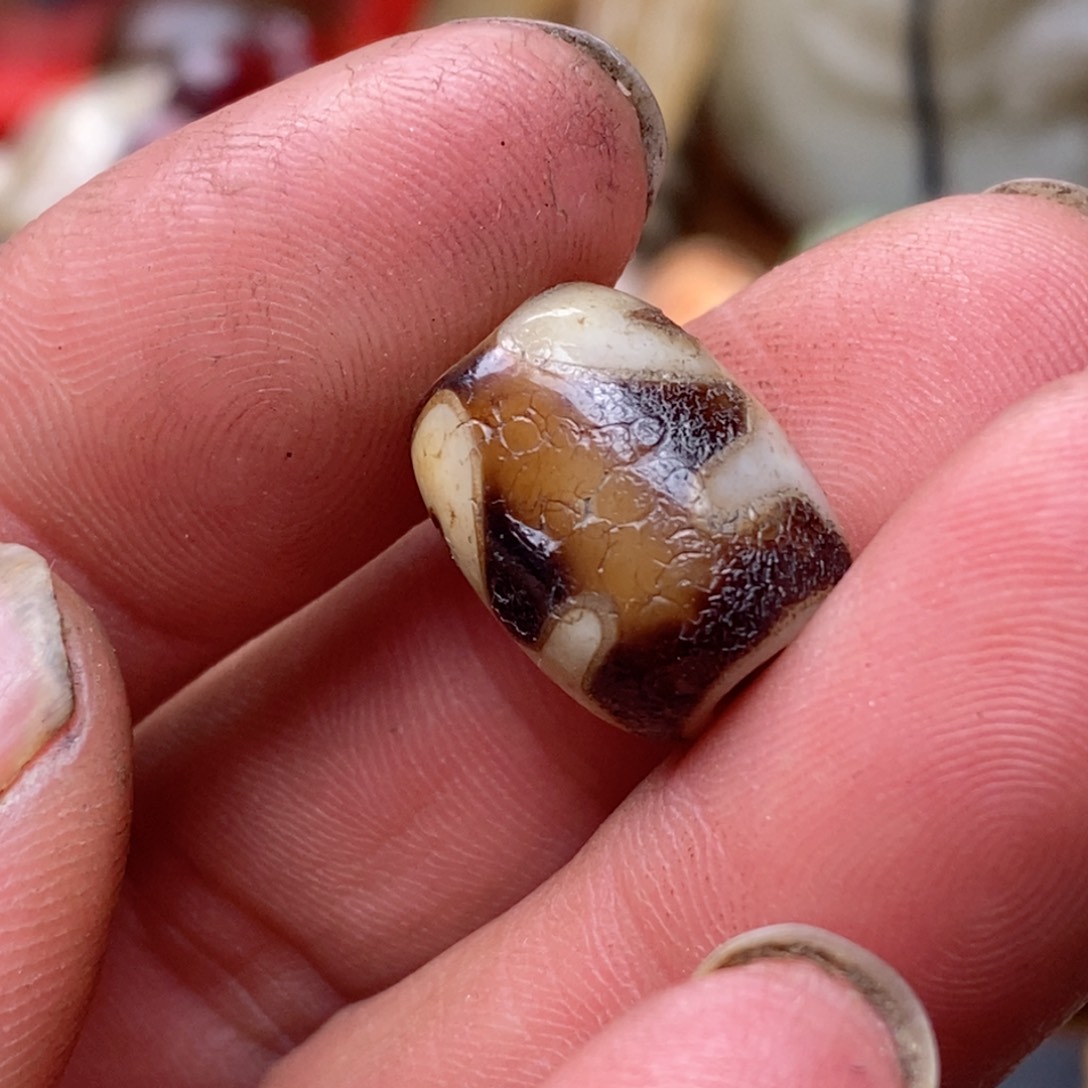 DIY琉璃珠子的颜色是蓝色的