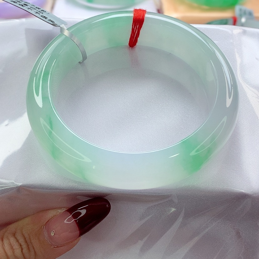 【闪购商品】翡翠手镯未镶嵌55 清新白底青 灵