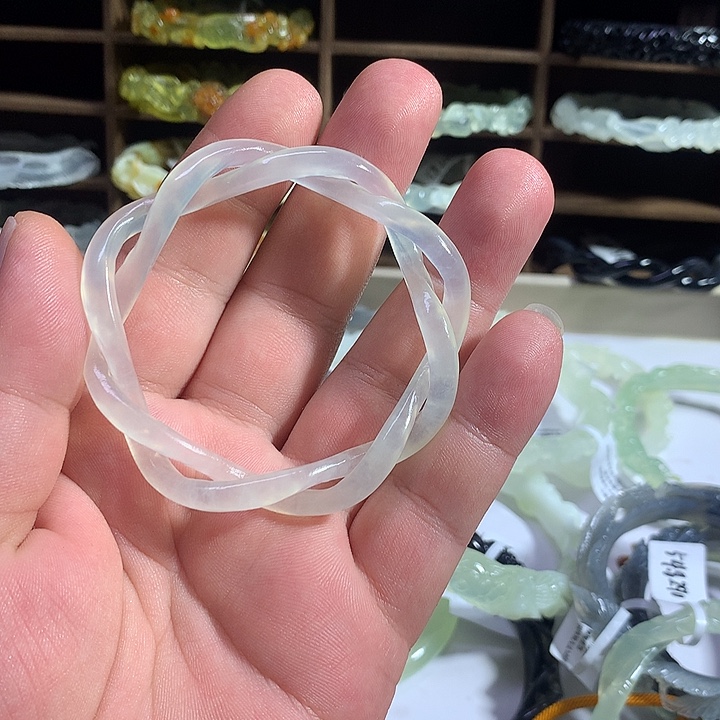 蛇纹石玉未镶嵌手镯