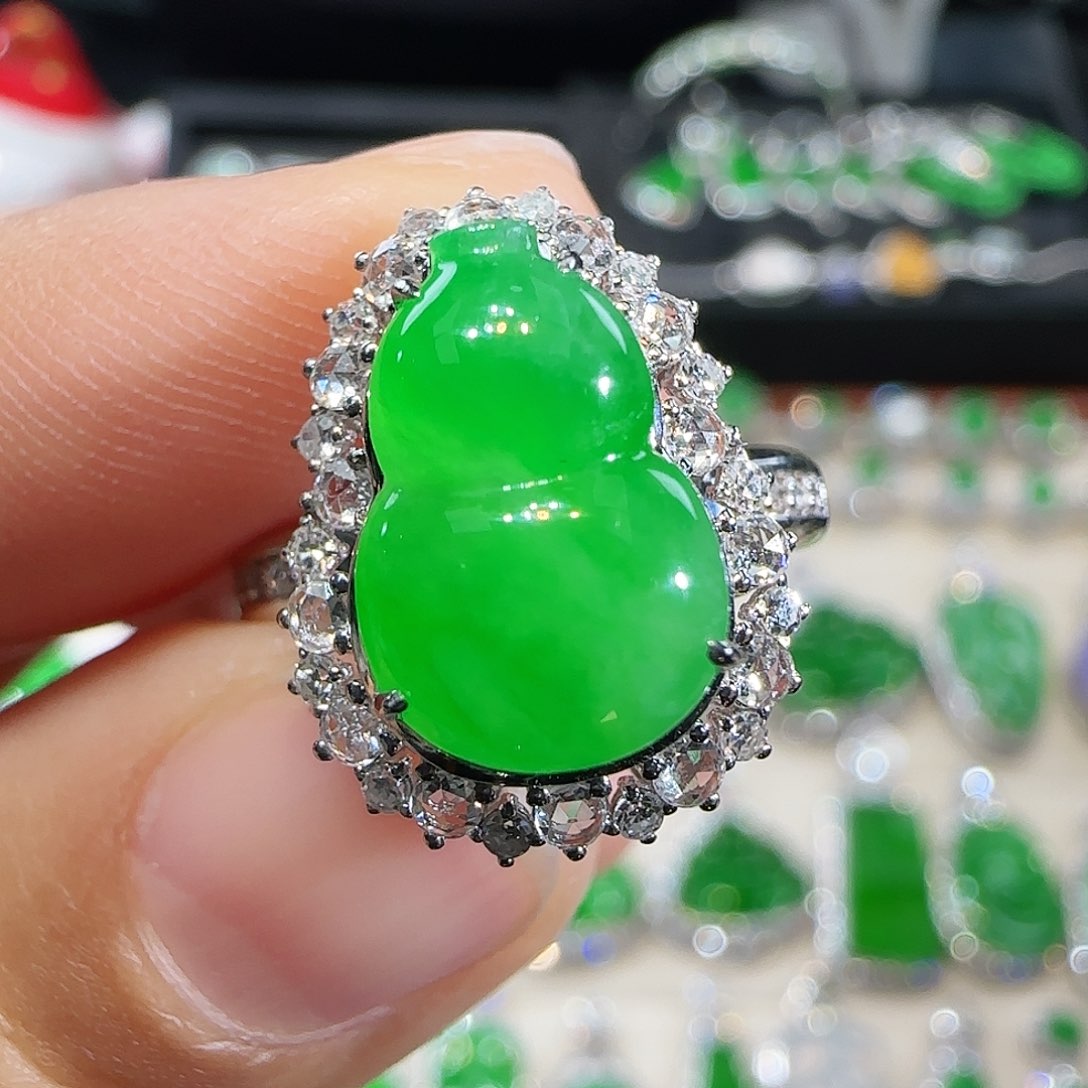 翡翠吊坠(不含链)18K金镶嵌