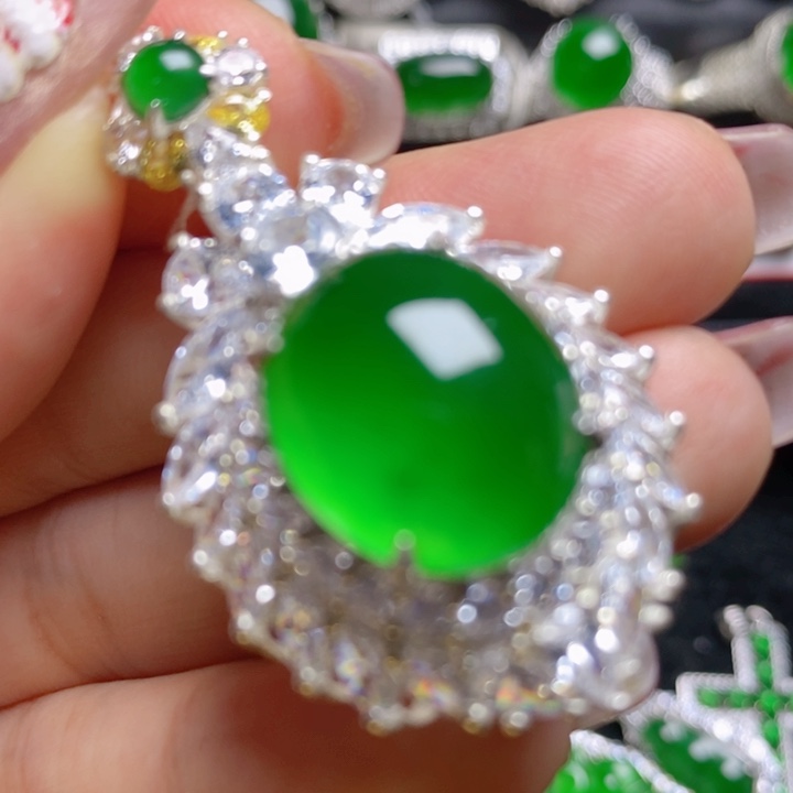 翡翠挂件银S925镶嵌蛋面吊坠