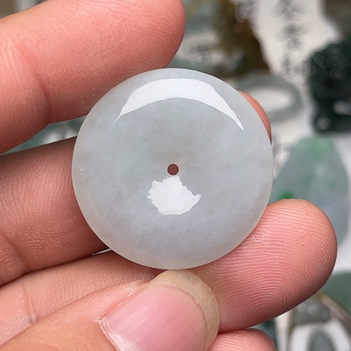 翡翠未镶嵌颈饰平安扣