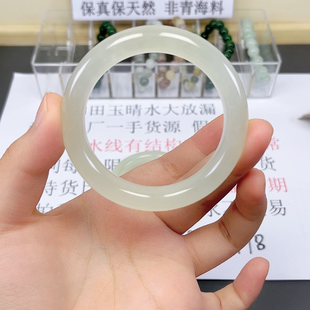 和田玉手镯未镶嵌