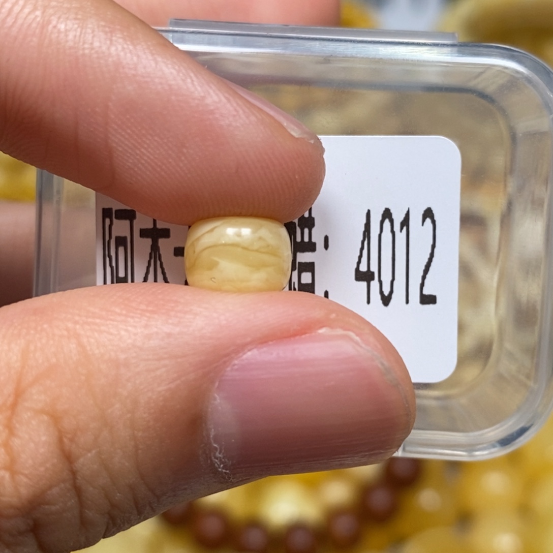 蜜蜡未镶嵌珠宝奇石4012