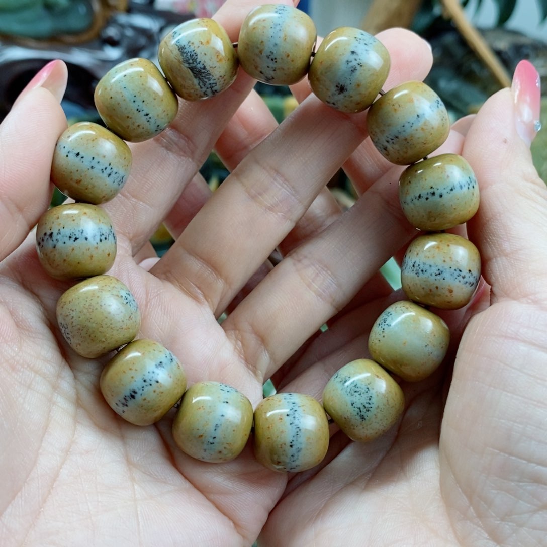 透闪石质玉手链未镶嵌