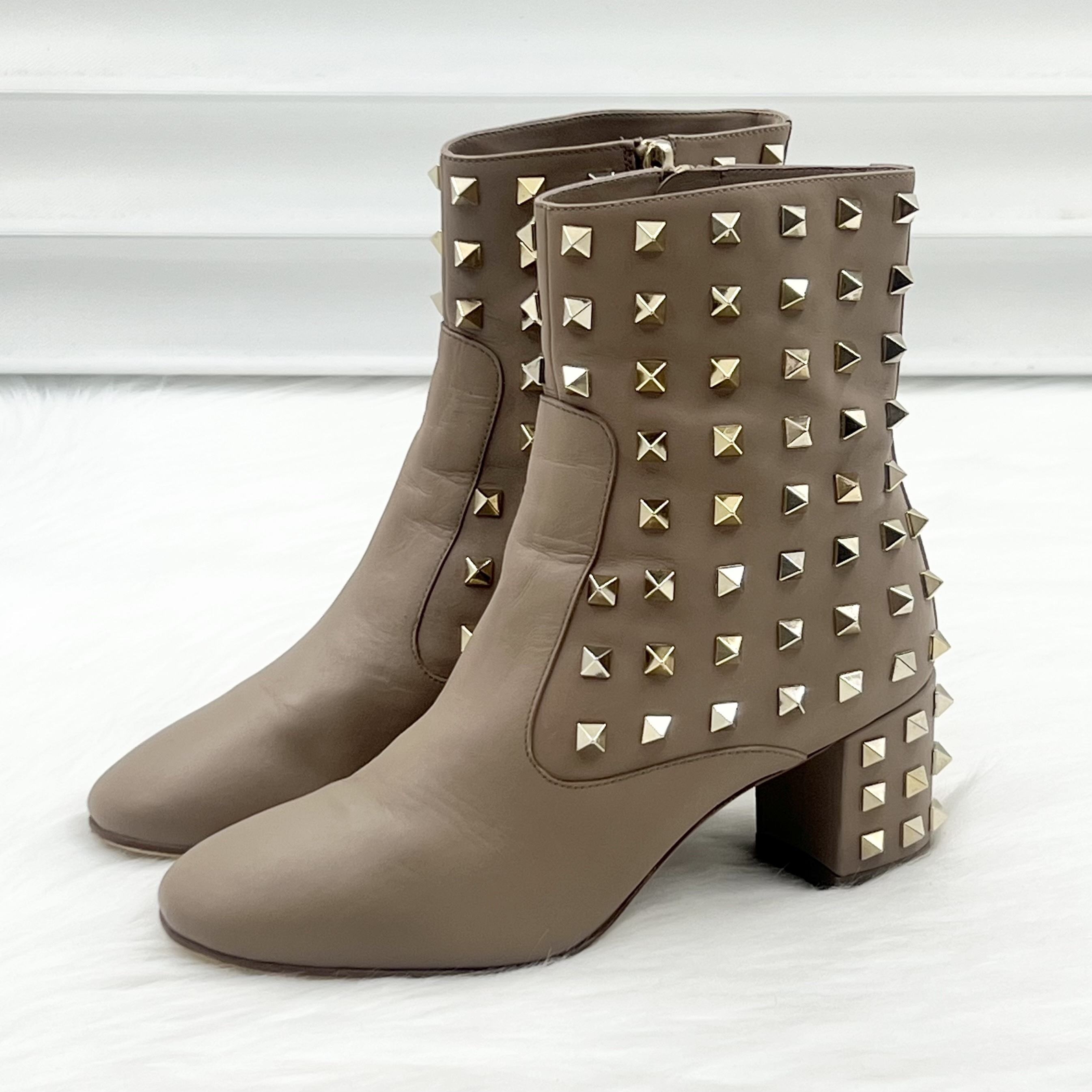 95新 Valentino/华伦天奴 棕色铆钉粗跟短靴 35.5码 公价8k zy109