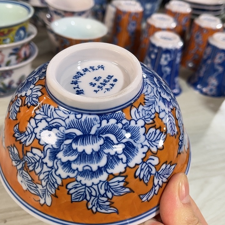 瓷片直径12.5厘米，红