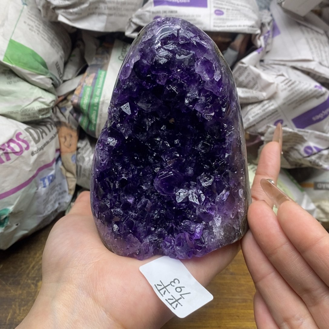 乌拉圭未镶嵌紫晶