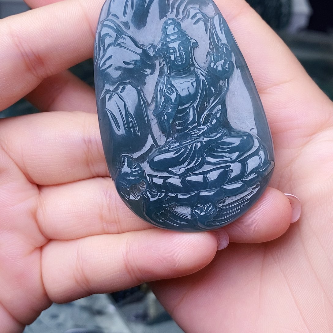 颈饰未镶嵌翡翠 