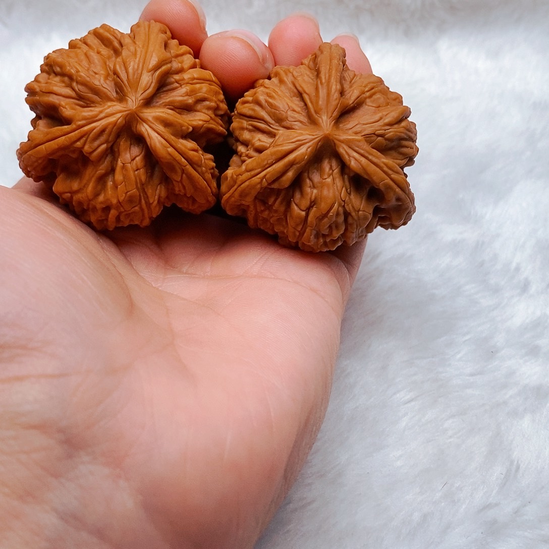 晚***星文玩核桃吊坠三棱