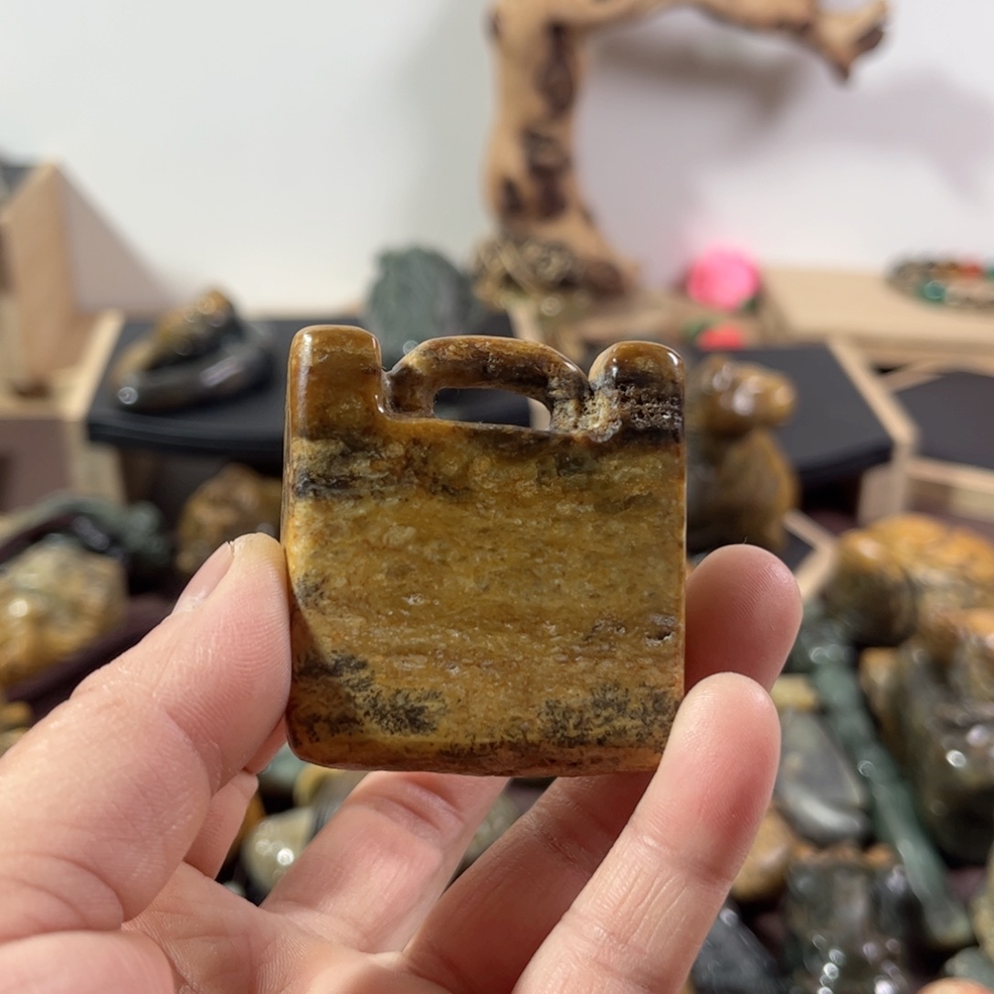 岫岩河磨玉（透闪石质玉）把件未镶嵌