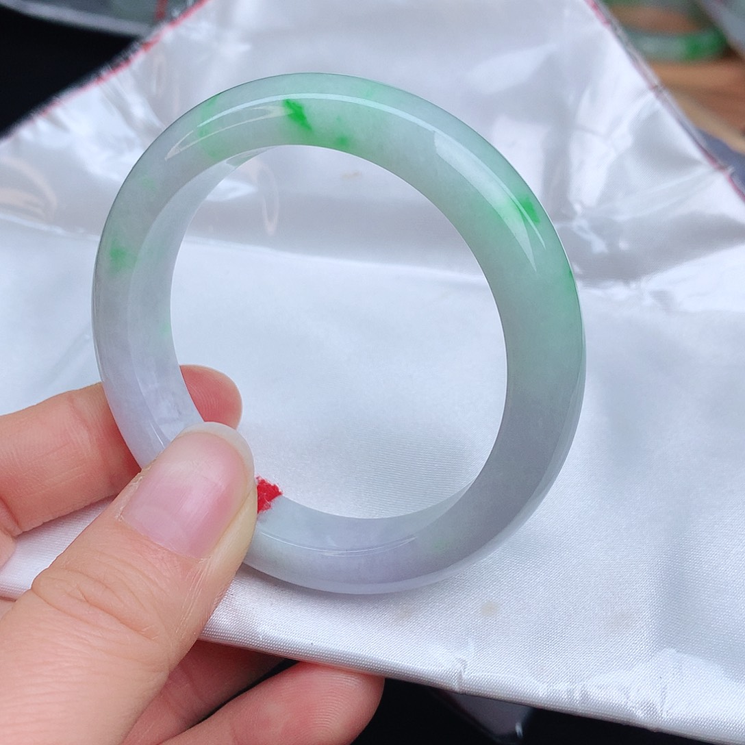 翡翠手镯未镶嵌8244cvvbbb