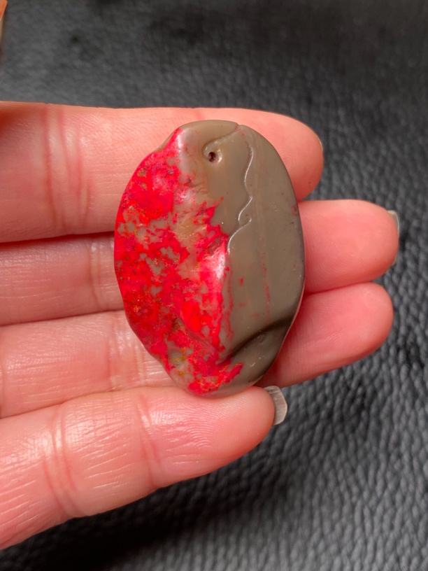 昌化鸡血石挂件20克