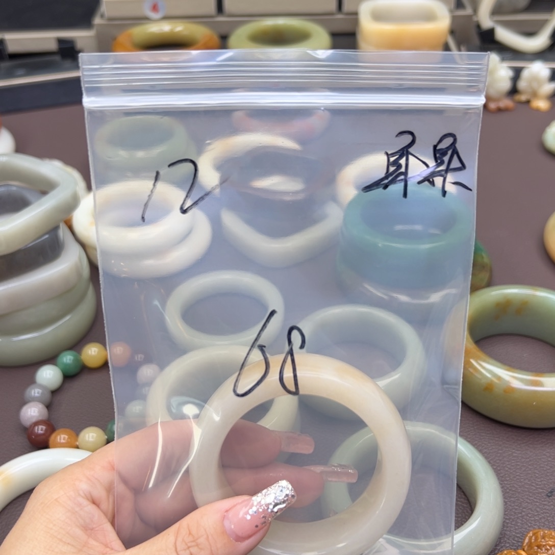 石英质玉手镯未镶嵌-**-