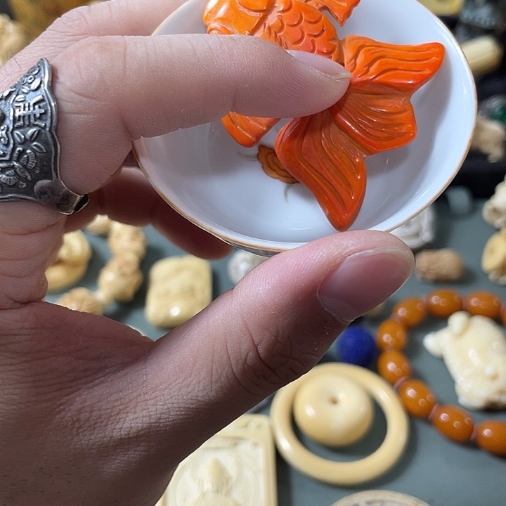 瓷片精致雕刻工艺精湛