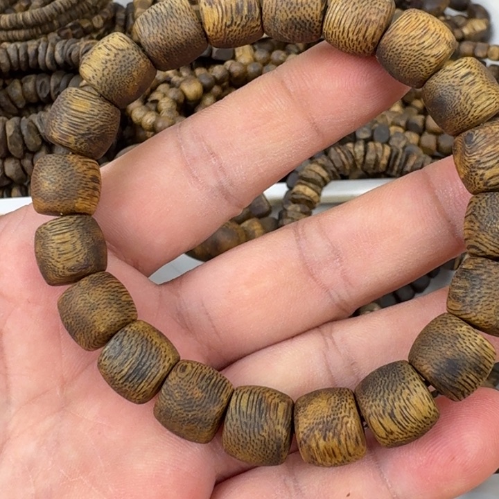 手串沉香倪**海乌身手串10克