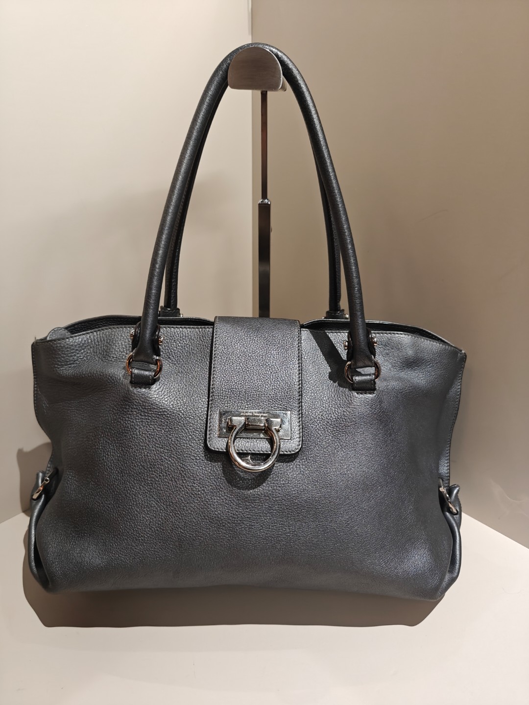 95新 FERRAGAMO/菲拉格慕 【清】1HJ811 银色单肩腋下包