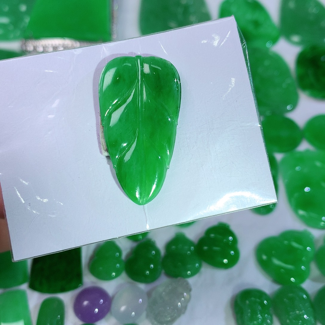 翡翠颈饰未镶嵌天然翡翠