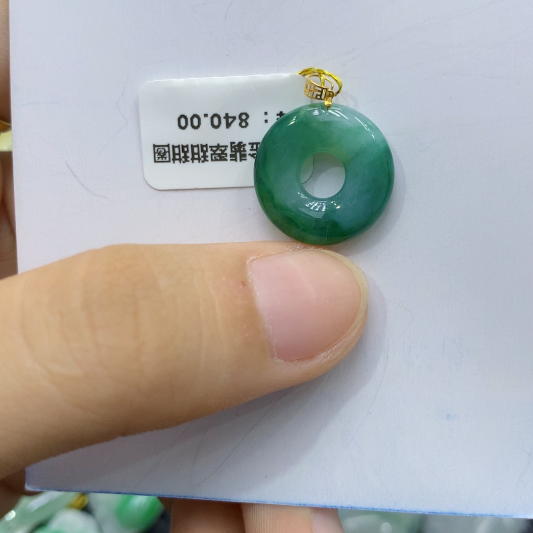 颈饰18K金镶嵌翡翠