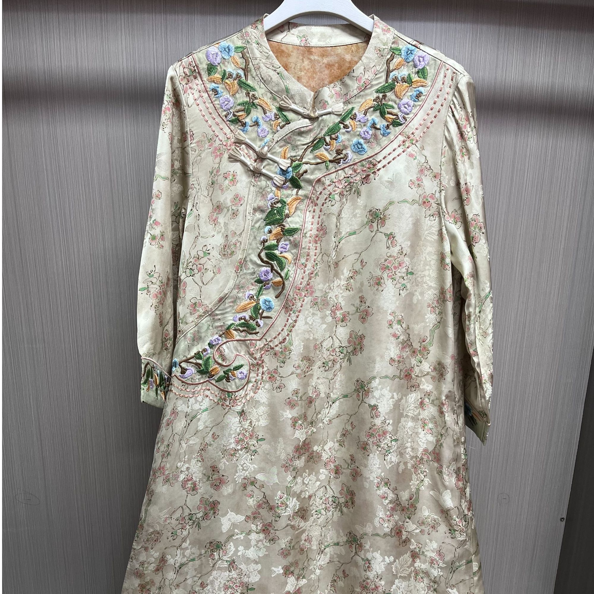 （春暖花开）2025春季新款年轻气质高端连衣裙