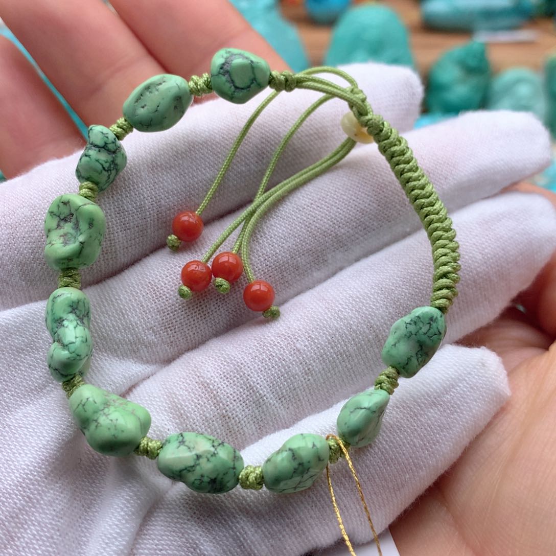 绿松石颈饰未镶嵌