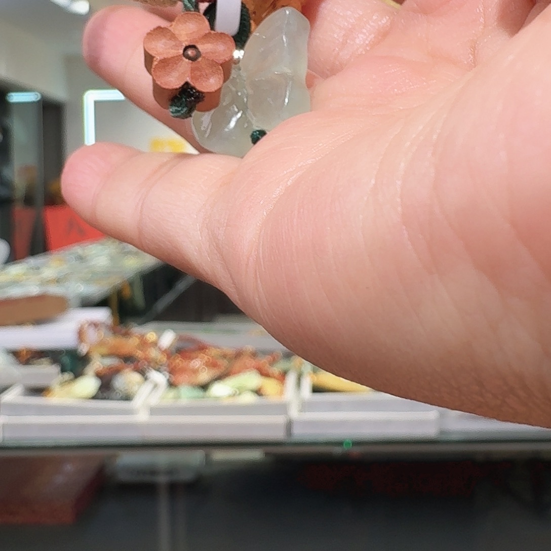 岫玉未镶嵌颈饰吊坠