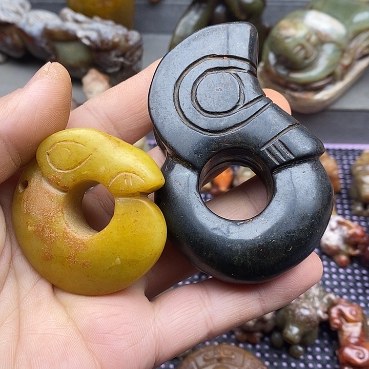 未镶嵌蛇纹石玉颈饰