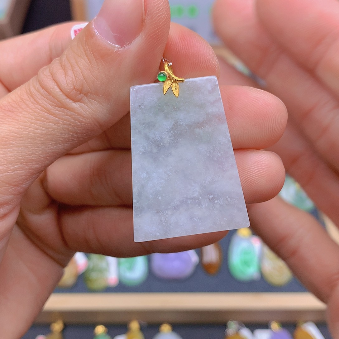 翡翠颈饰18K金镶嵌翡翠