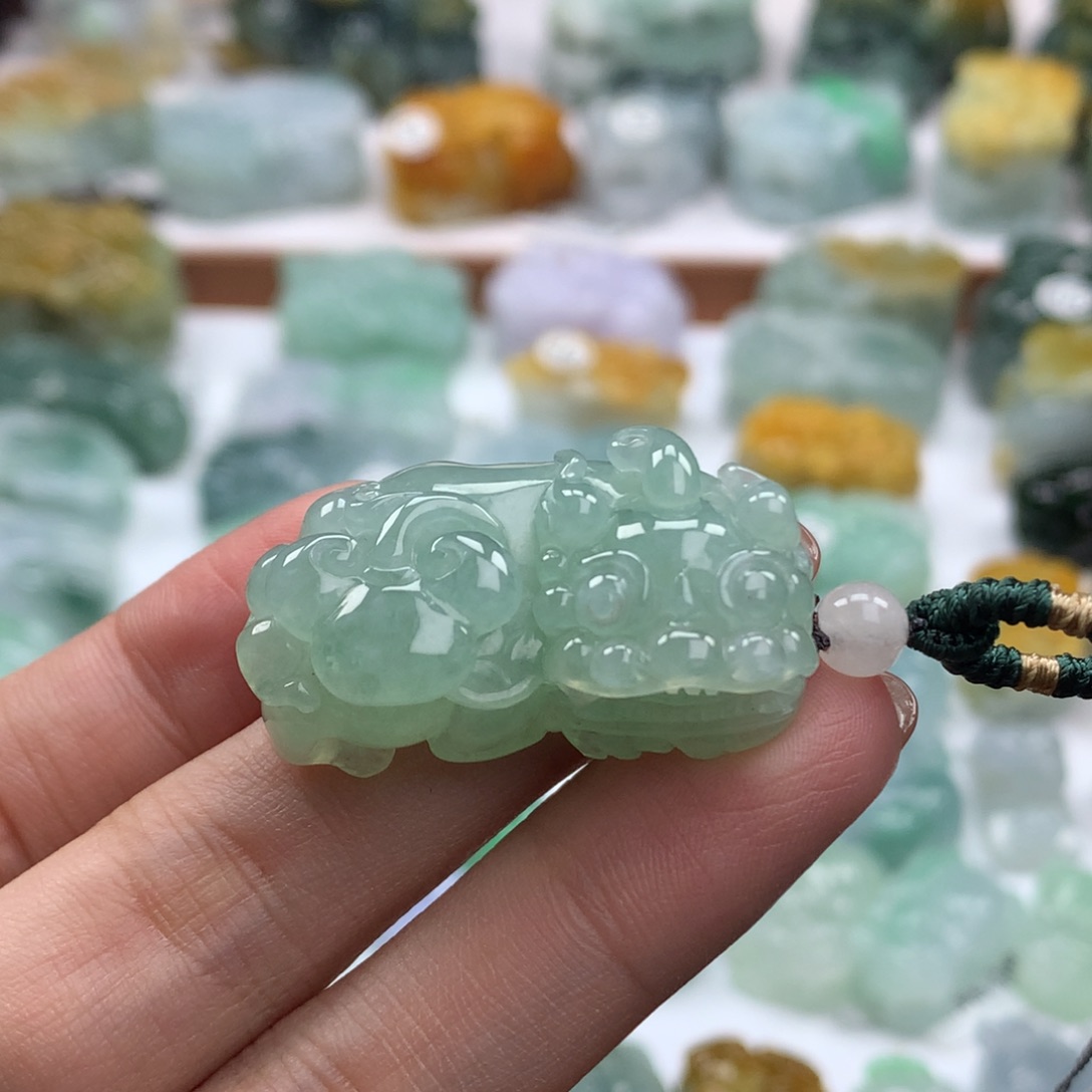 翡翠未镶嵌颈饰貔貅31