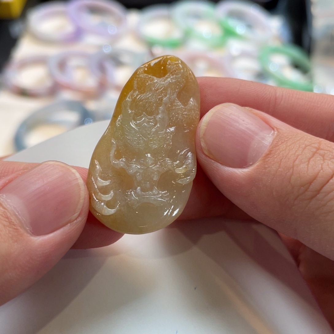 舒****翡翠未镶嵌颈饰吊坠
