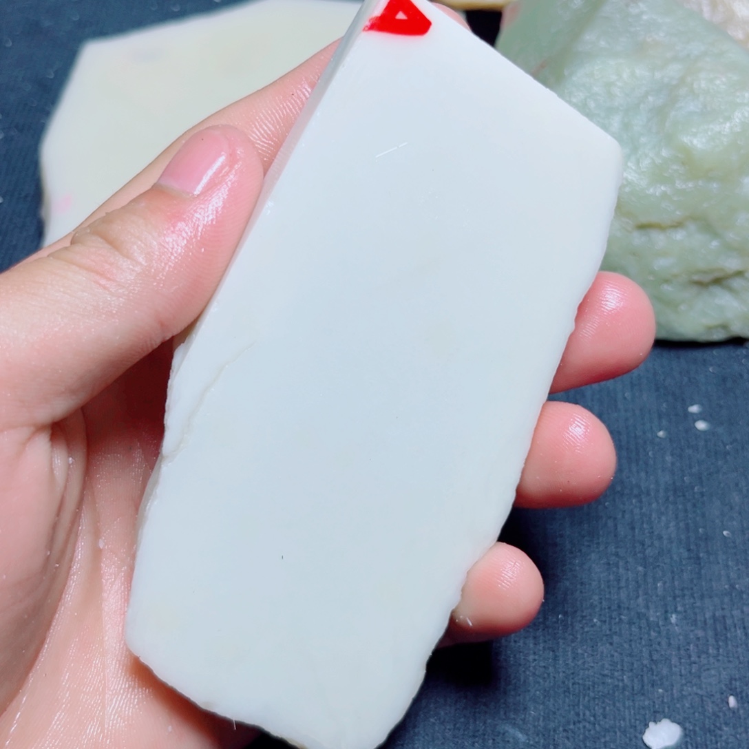 和田玉（糖玉）未镶嵌珠宝奇石