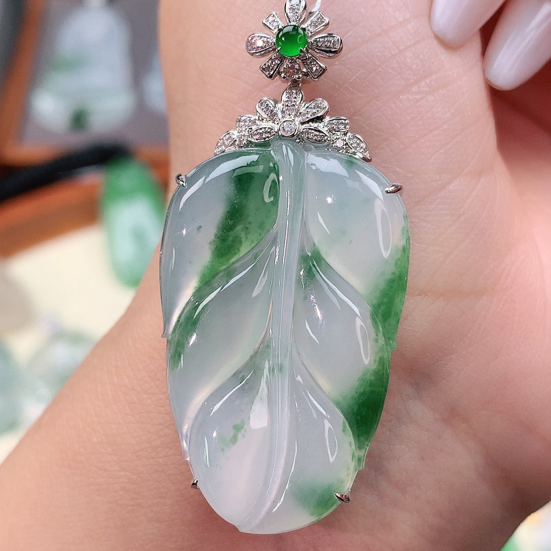 颈饰18K金镶嵌翡翠叶子