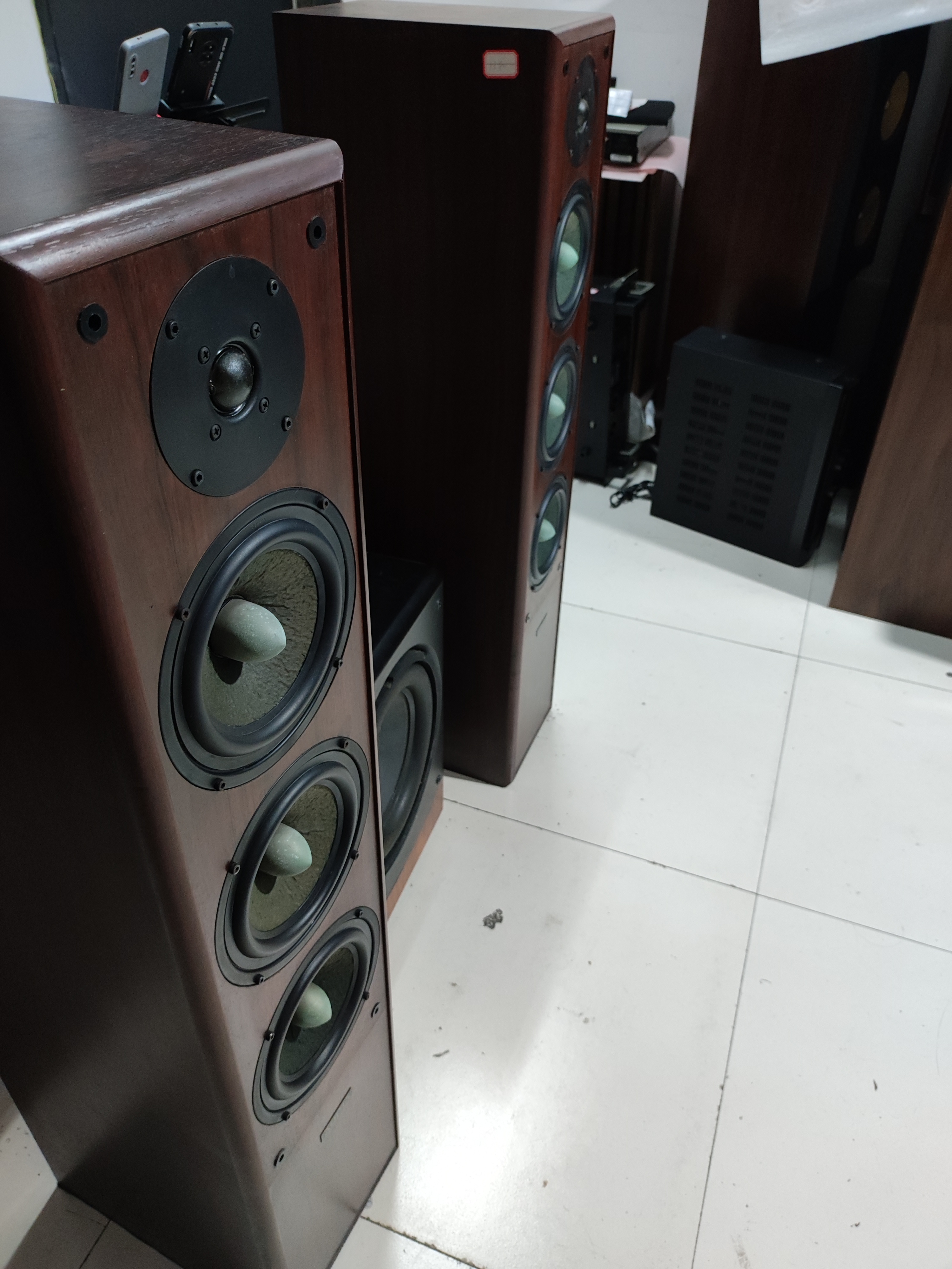 落地音箱，不包邮不退换