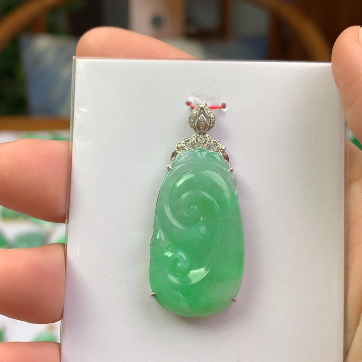 翡翠18K金镶嵌颈饰翡翠吊坠