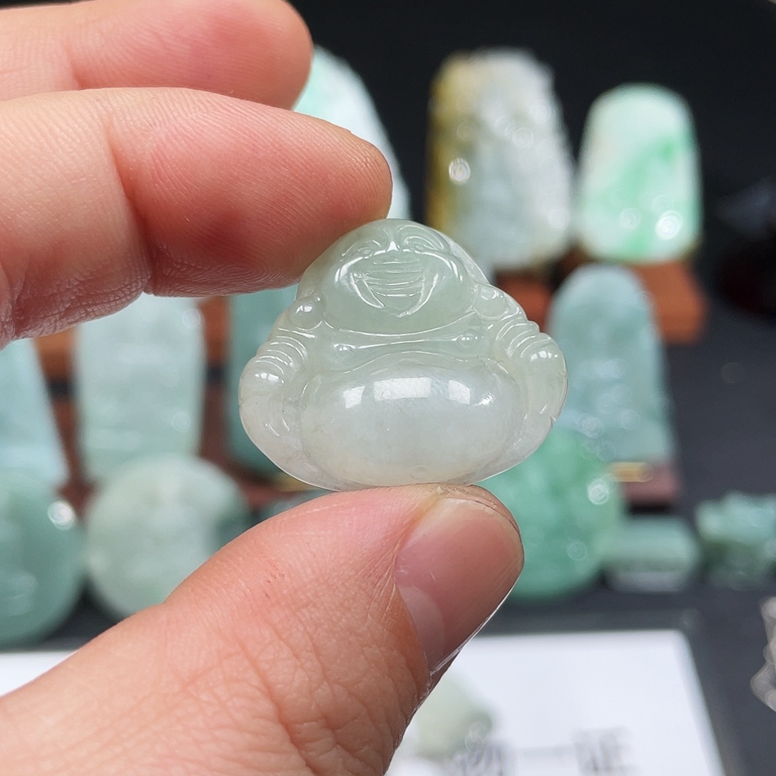 翡翠未镶嵌颈饰佛公