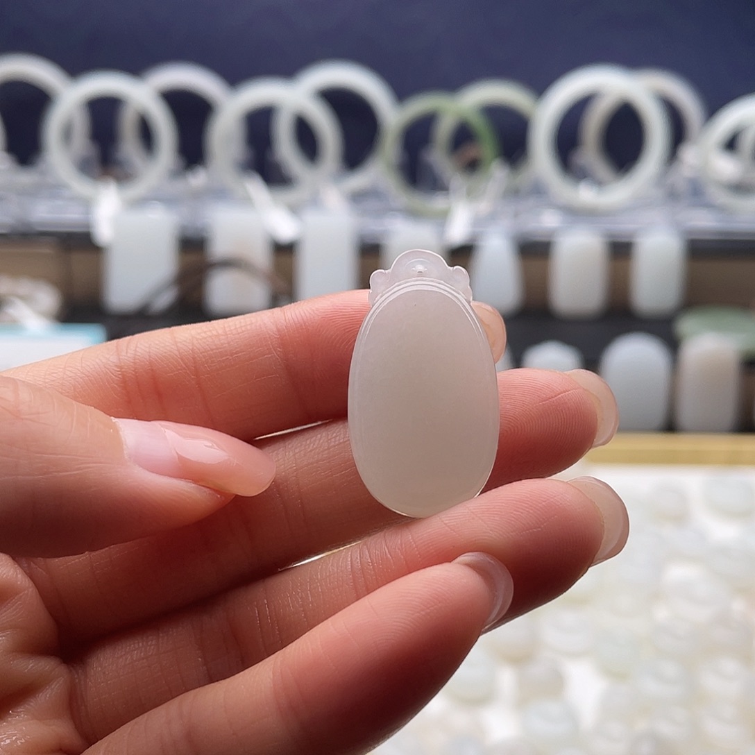 和田玉未镶嵌颈饰