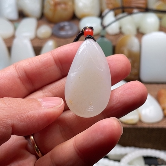 和田玉颈饰未镶嵌