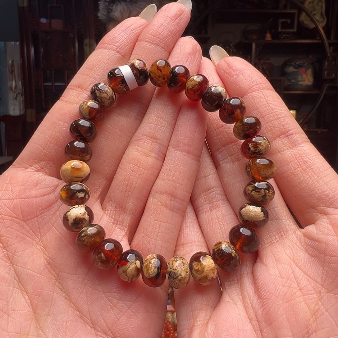 琥珀裸石未镶嵌抚顺琥珀70056-1。9mm