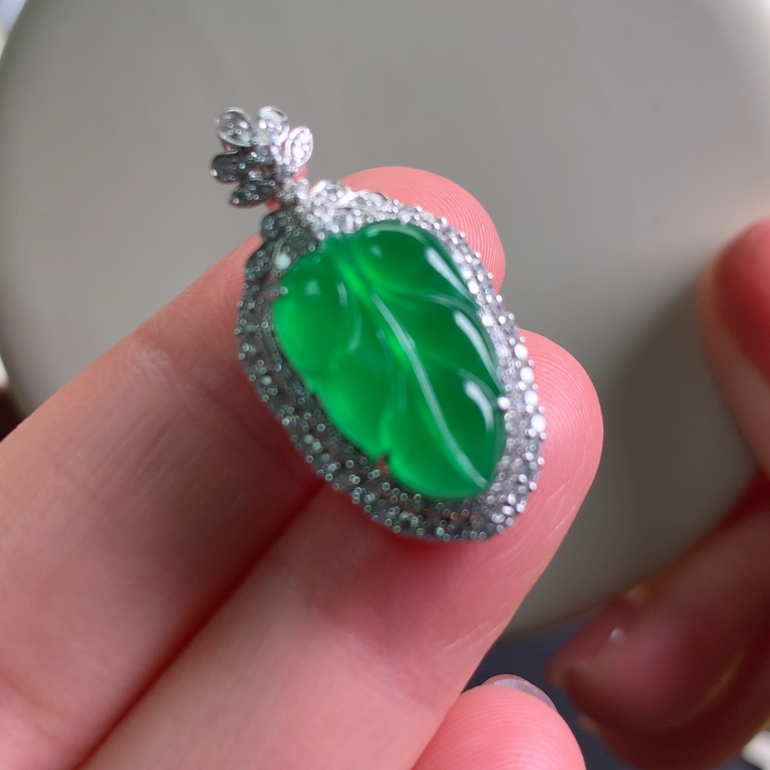 翡翠颈饰18K金镶嵌缅料