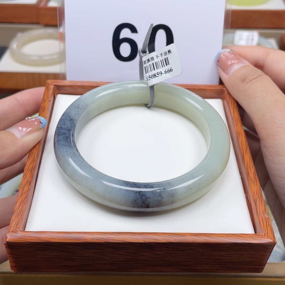 【闪购商品】未镶嵌手镯和田玉