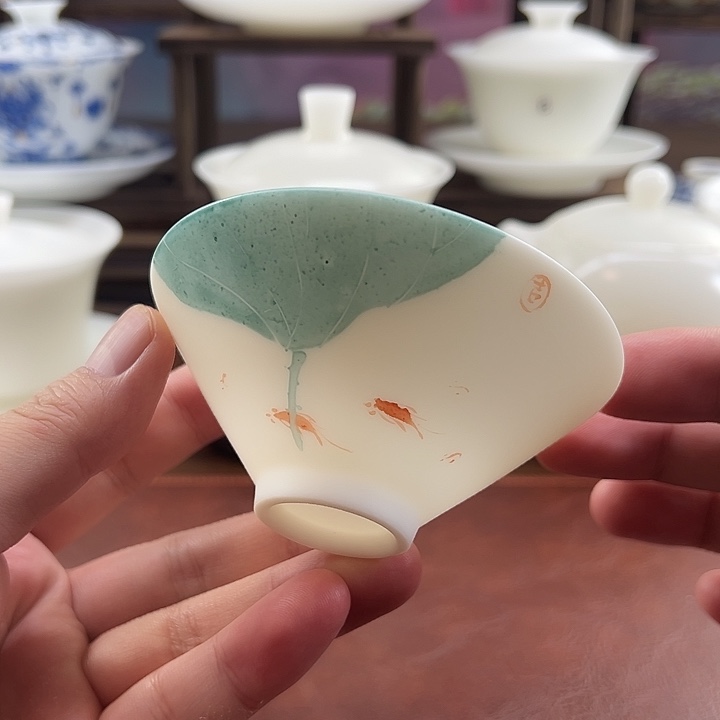 高端羊脂玉瓷素烧手绘鱼戏莲85ml斗笠主人杯