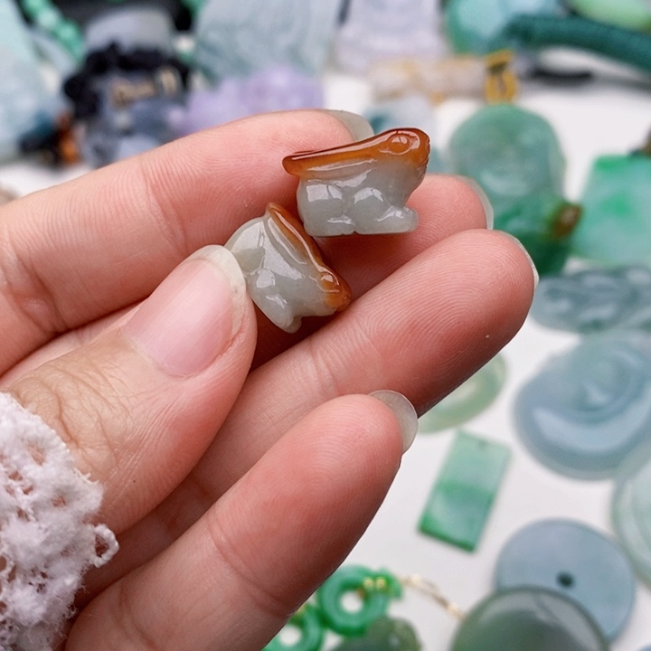 颈饰未镶嵌翡翠兔子