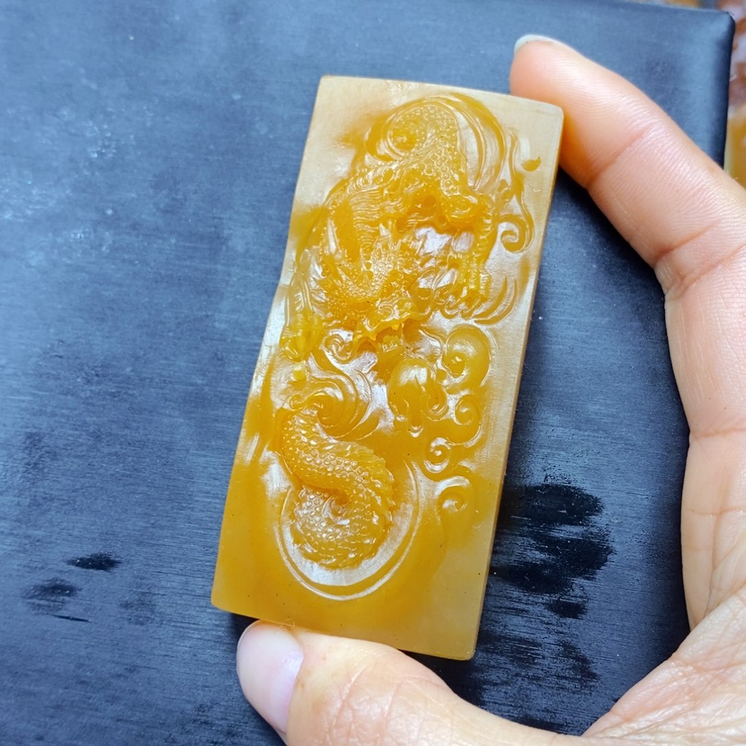 石英质玉（黄龙玉）颈饰未镶嵌