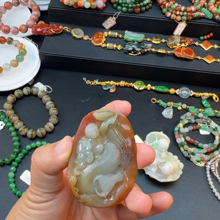 翡翠未镶嵌颈饰南齐挂件