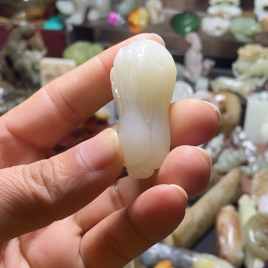 米***子和田玉（糖玉）未镶嵌颈饰