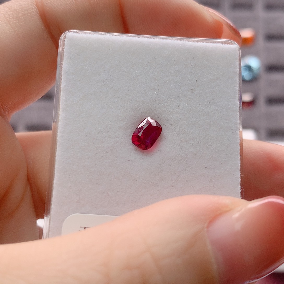 红宝石天然红宝石，裸石未镶嵌，1.065ct未镶嵌