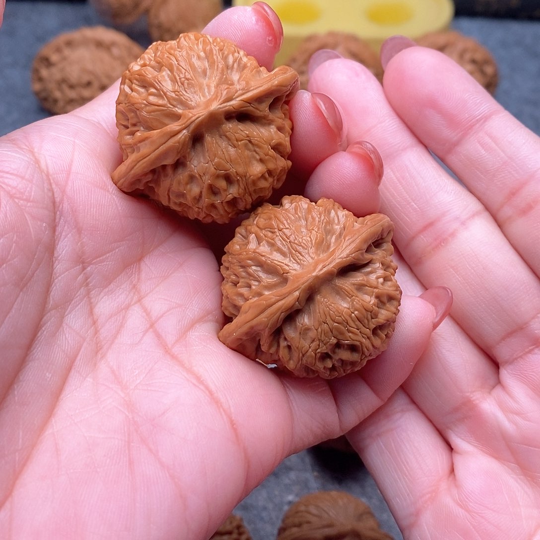 文玩核桃把件精品红皮宫灯41全品