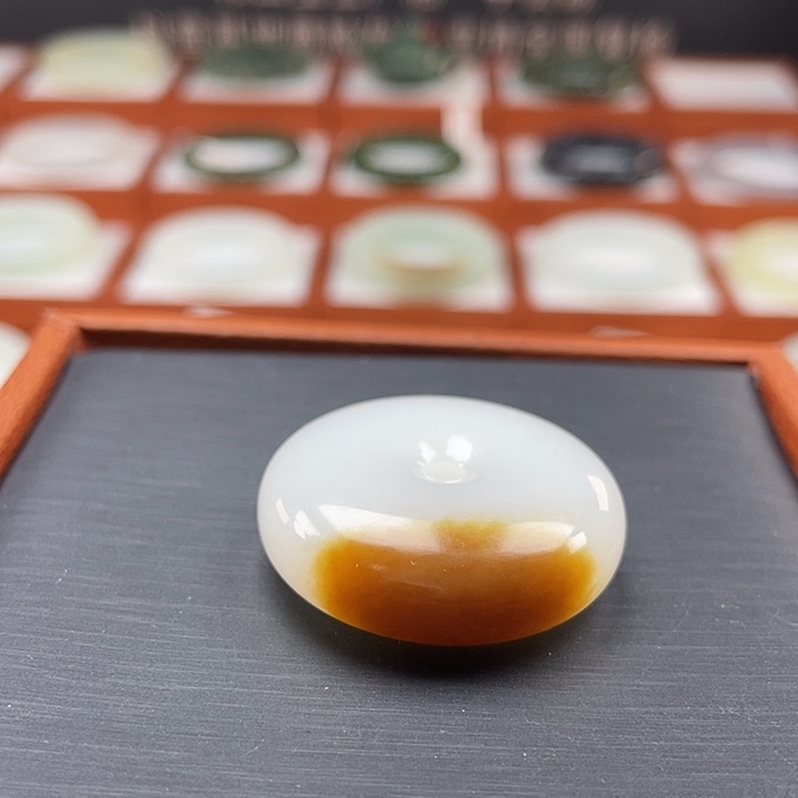 和田玉颈饰未镶嵌糖白羊脂级别