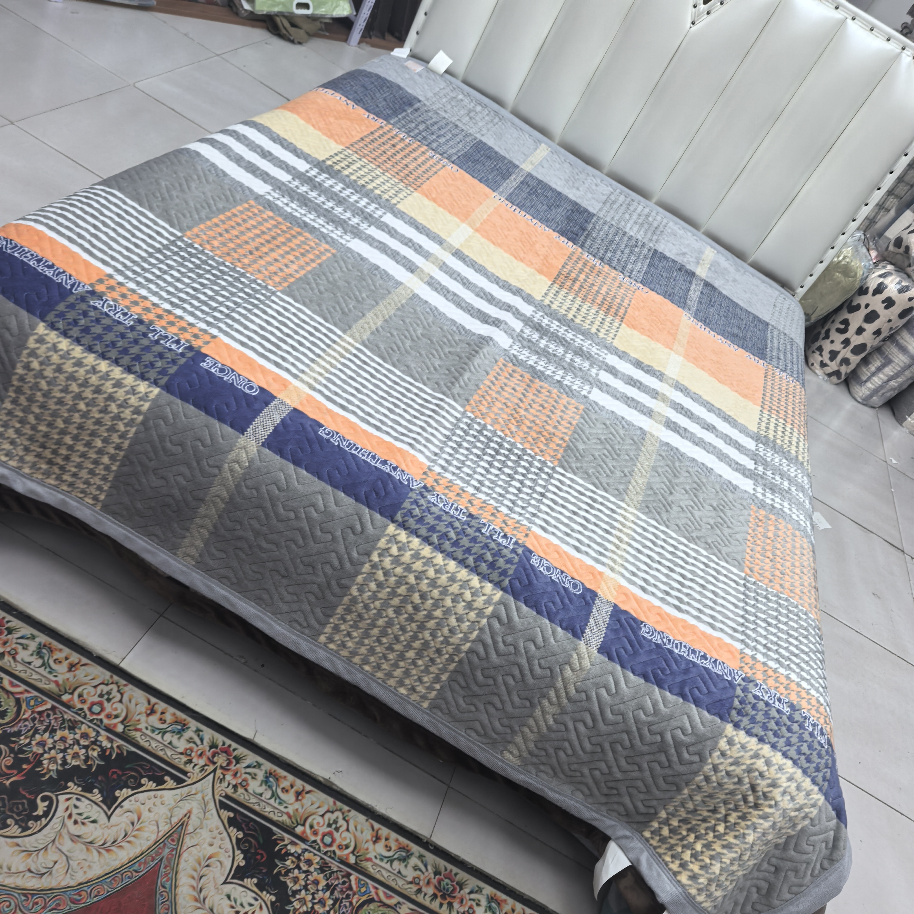 加绒宽边床盖《橘色大方格》2米✕2.3米