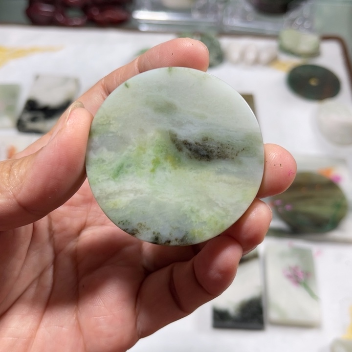 独山玉未镶嵌颈饰
